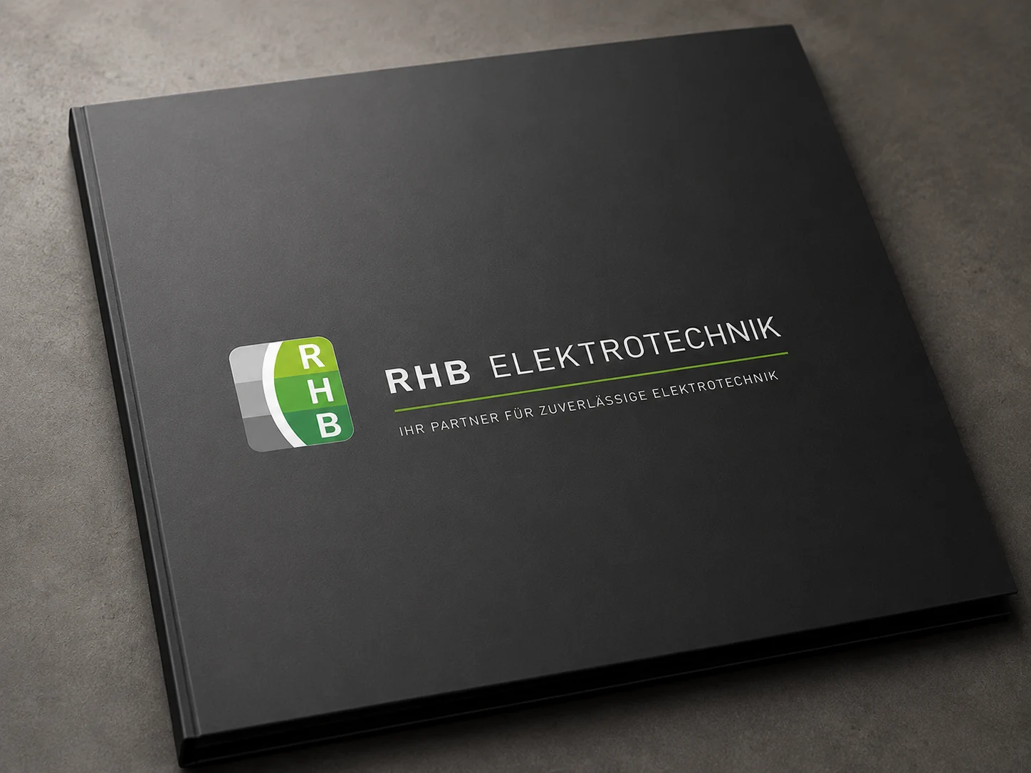 Schwarze RHB-Elektrotechnik-Mappe für das Vertragsangebot