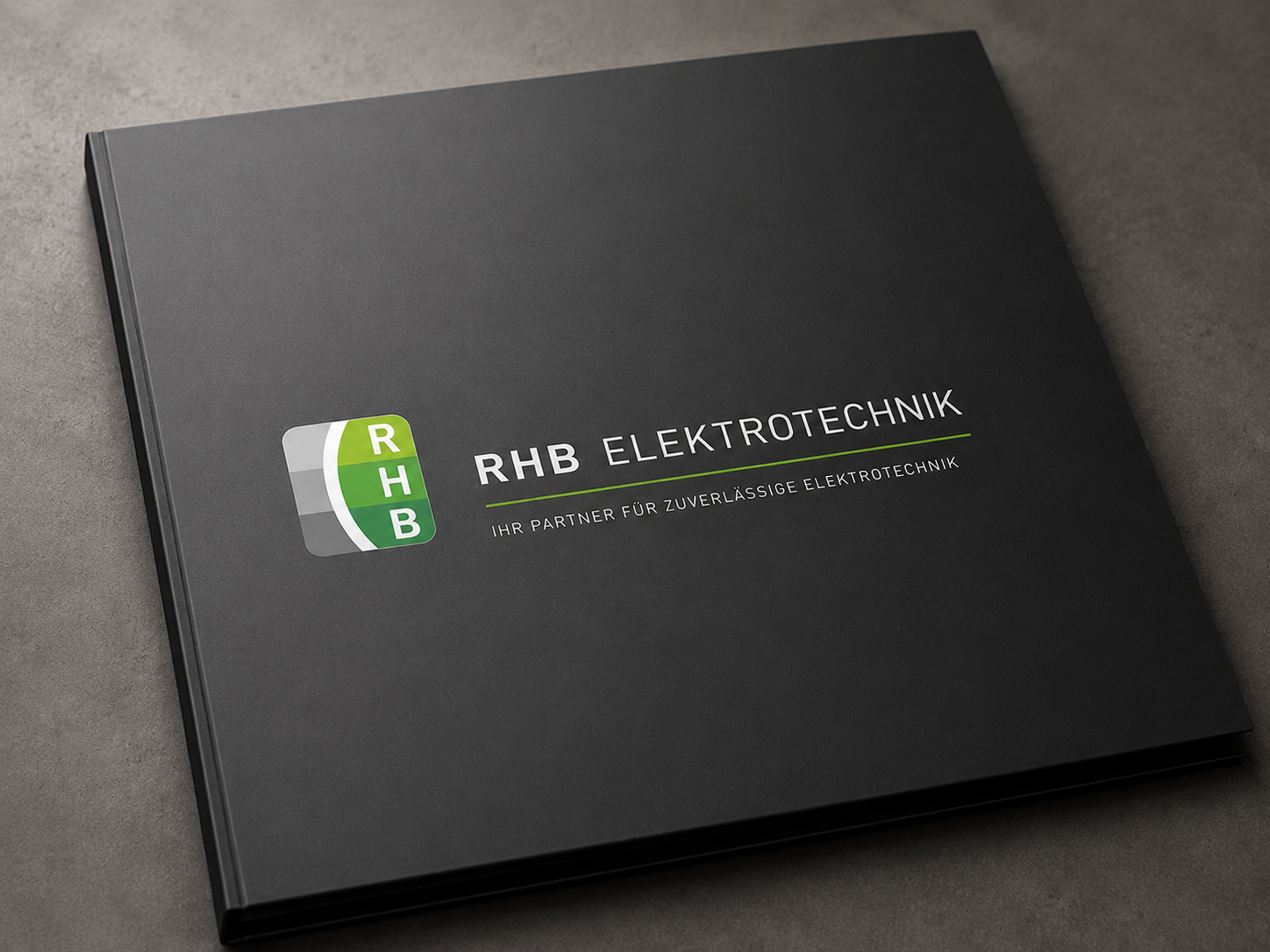 Schwarze RHB-Elektrotechnik-Mappe für das Vertragsangebot